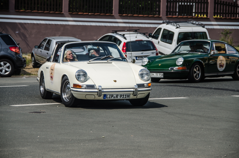Illustration for article titled Photodump: A classic Porsche car meet.